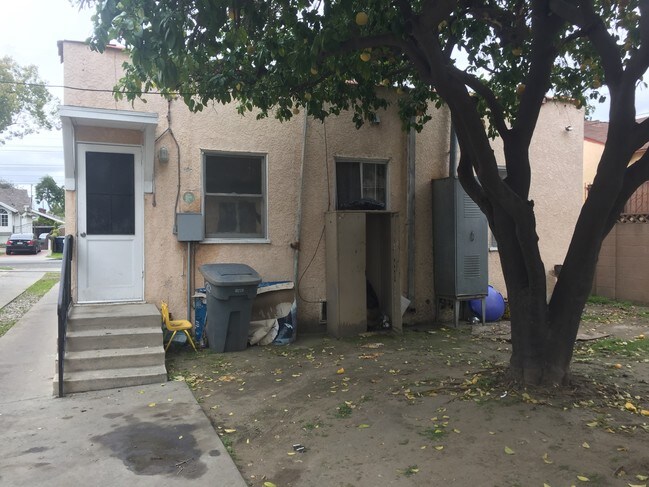 Building Photo - South Gate 4 Plex