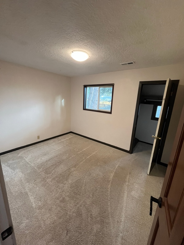 Building Photo - 18320 Dickerson Ln