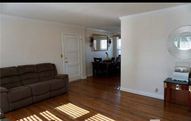 Foto del edificio - 3317 W 78th St