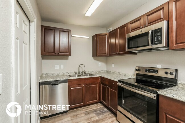 Foto del edificio - 5325 Bonnie Brae Cir