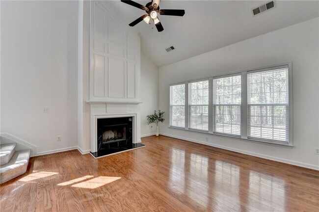 Building Photo - 580 Hammersmith Dr