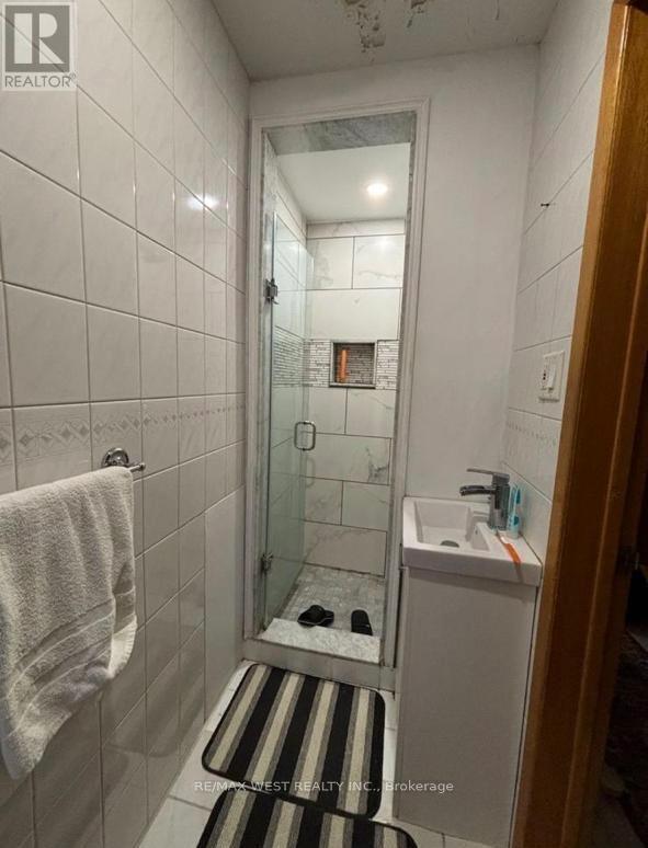 Photo du bâtiment - 8 Marcel Rd