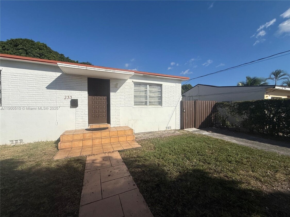 Foto principal - 233 NW 45th Ave