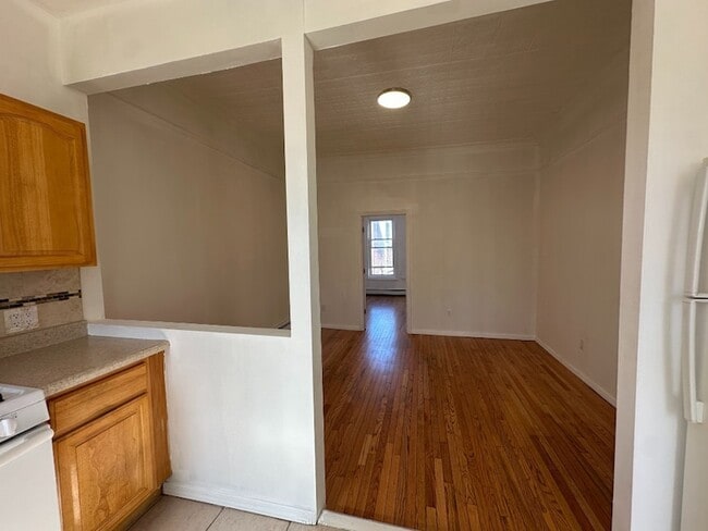 Building Photo - 8 Carroll St