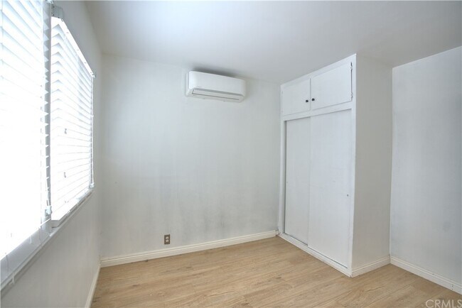 Building Photo - 301 S Shamrock Ave