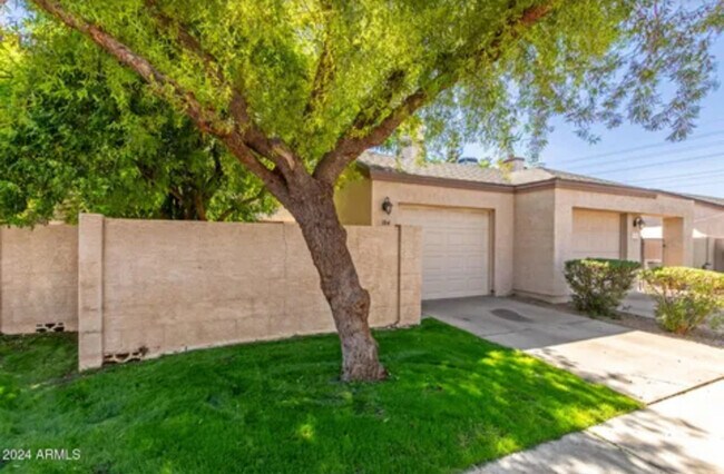 Foto del edificio - 3211 E Lavey Ln