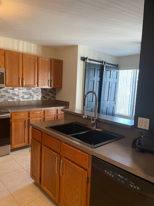 Foto del edificio - 9528 Darien Ave