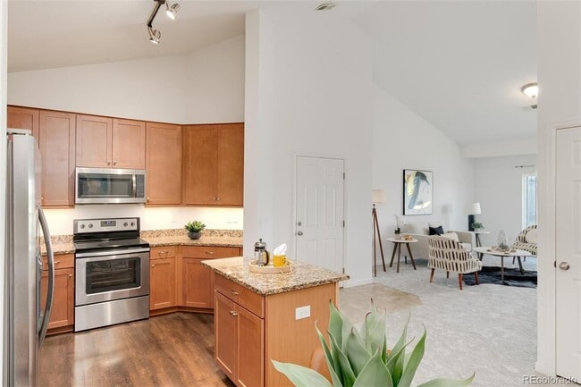 Building Photo - 804 Summer Hawk Dr