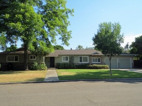 Building Photo - 258 W San Madele Ave
