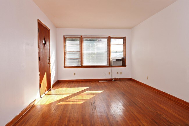 Building Photo - 6442-6446 E Bayley St