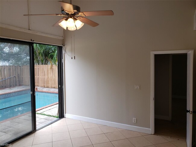 Foto del edificio - 3 br, 2 bath House - 6140 NW 31st Ter