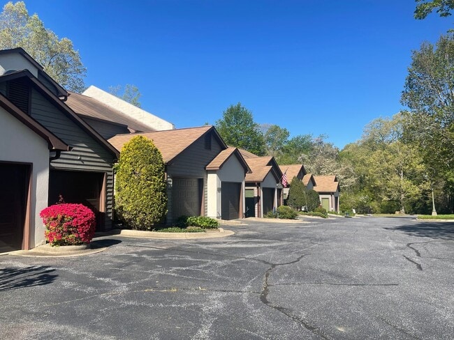Photo - Spacious 2 Bed, 2 Bath Townhouse in Prime Hickory Location – 1,322 Sq. Ft.