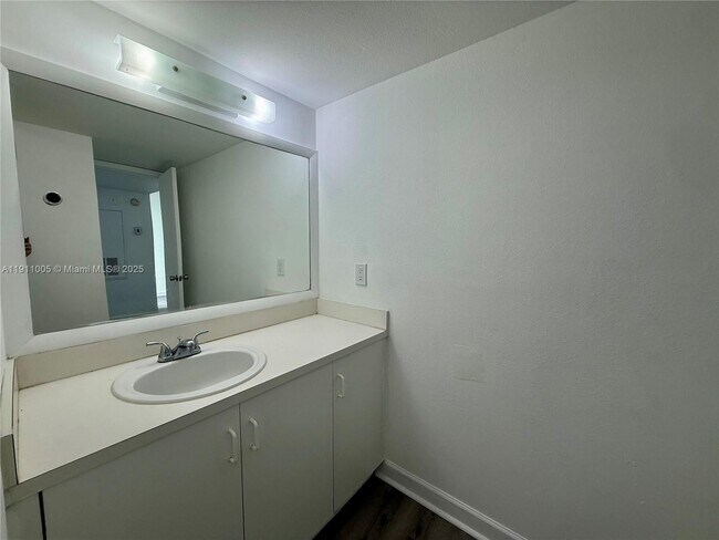 Foto del edificio - 3988 NW 87th Ave