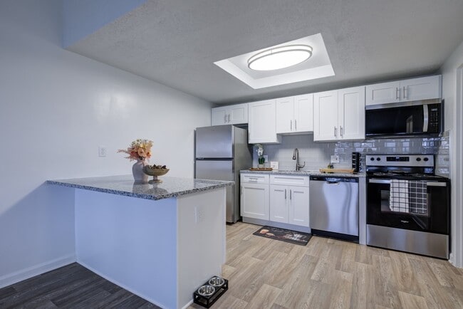 Building Photo - Larkspur