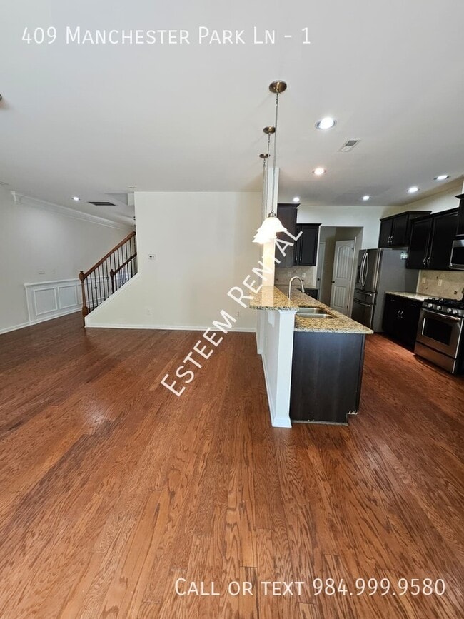 Building Photo - 409 Manchester Park Ln