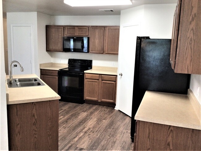 Building Photo - 815 Indian Meadow Drive