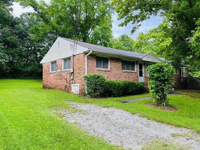 Building Photo - 6102 E Fayetteville Dr