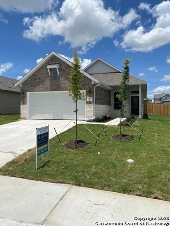 Building Photo - 3 bedroom 2 bathroom located in Overlook a...