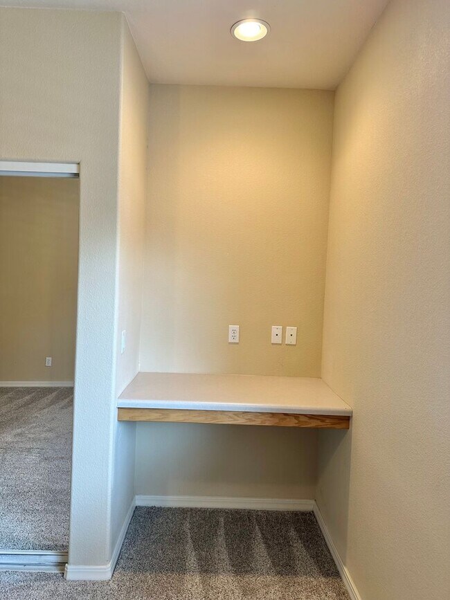 Foto del edificio - Beautiful 3 bedroom, 3 bathroom home with ...