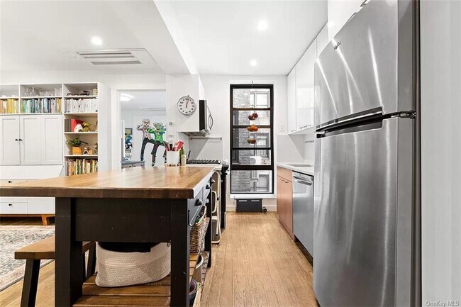 Building Photo - 61 Martense St