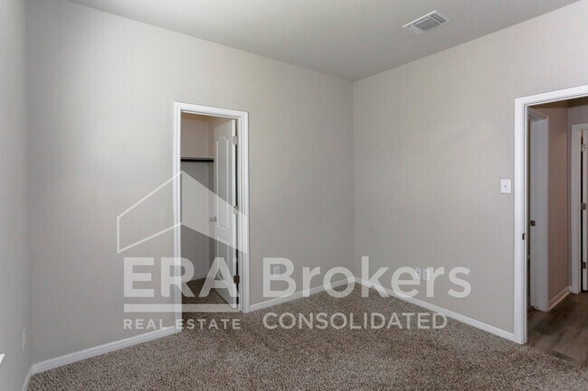 Foto del edificio - 1236 Grand Oak Trl