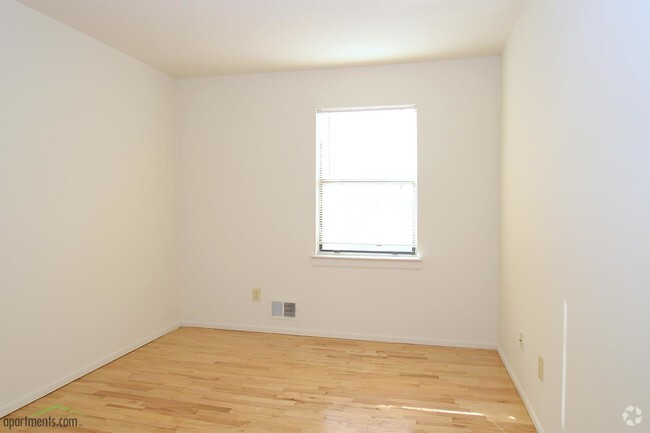 Bedroom - Chesterfield Townhomes