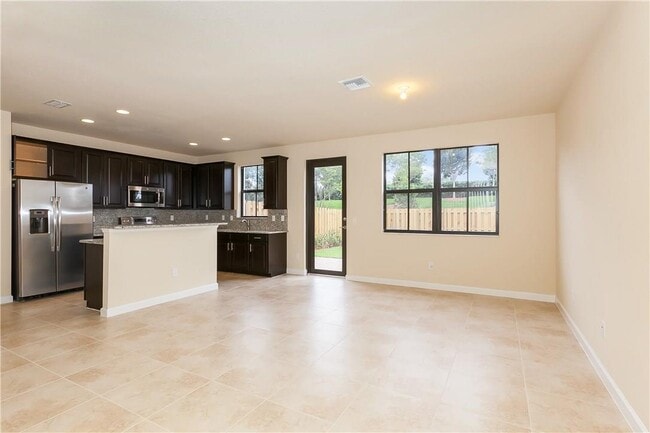 Building Photo - 9590 Town Parc Cir S