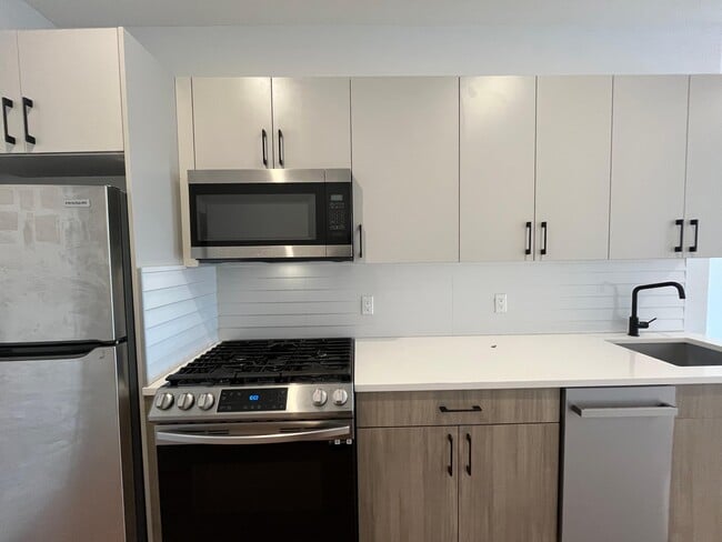 Building Photo - 546 Martin Luther King Jr Dr