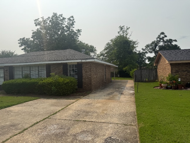 Building Photo - 2943 Alta Rd