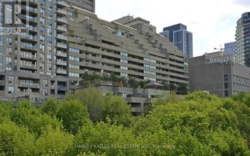 Building Photo - 409-360-360 Bloor St E