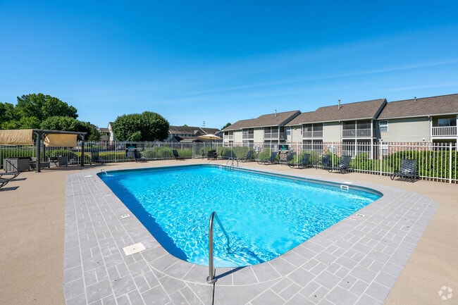 Pool - Washington Quarters Apartments