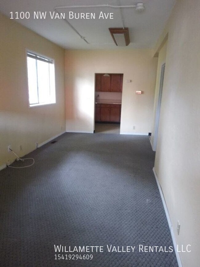 Building Photo - Great 2bdr/1bth within Walking Distance to...