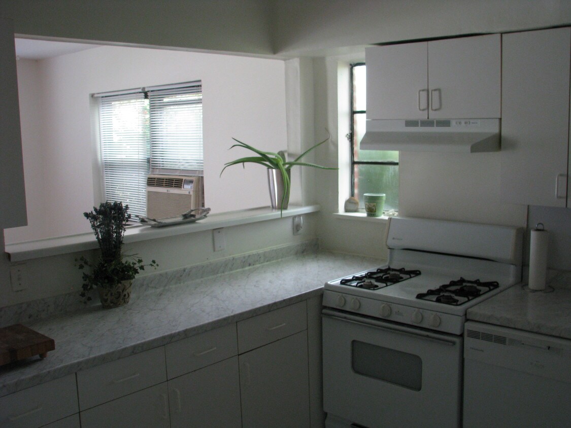 Primary Photo - 5614 Beechmont Ave