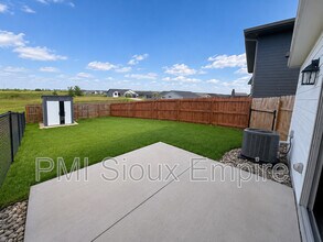 Building Photo - 9600 W Broek Dr