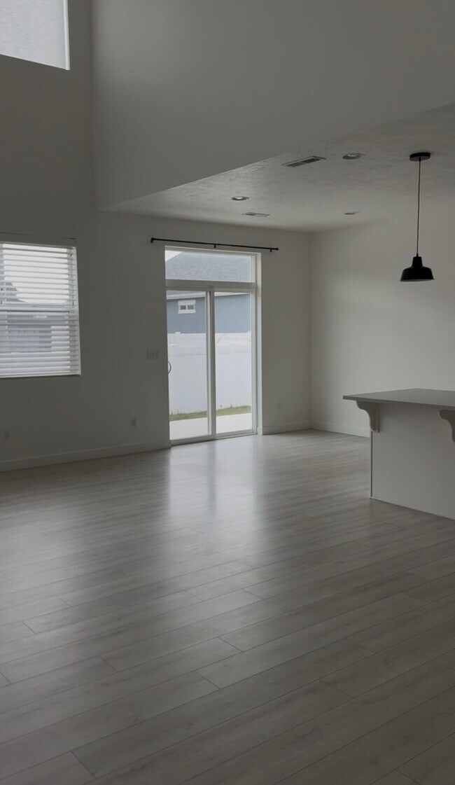 Building Photo - 736 S 330 W