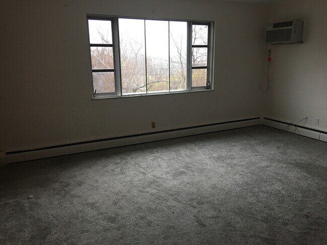 Building Photo - 43 Phillips Ave
