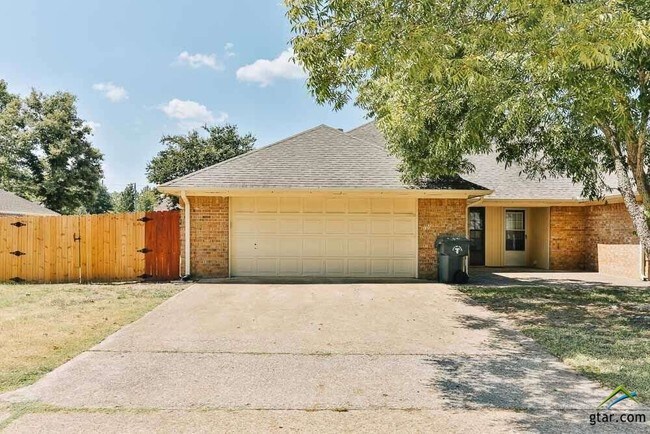 Building Photo - 6022 Plantation Dr