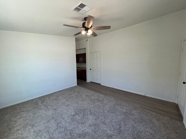Building Photo - NICE 4 BEDROOM HOME!