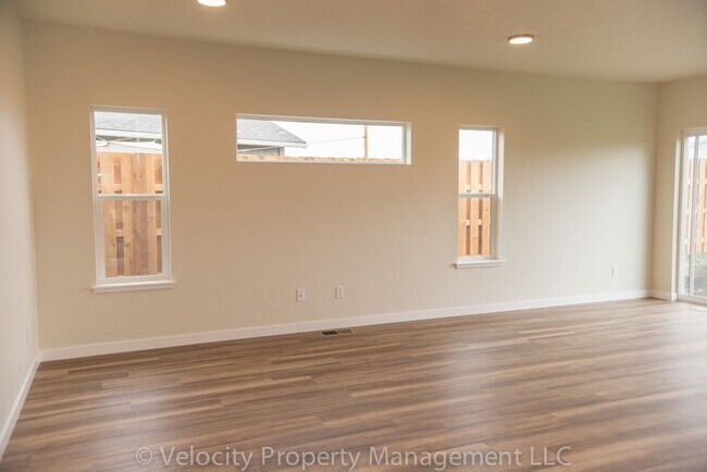 Building Photo - Gorgeous Single Level Home in Culver! $500...