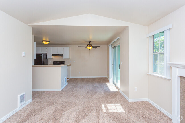 2BR, 1BA - 898SF - The Vineyards