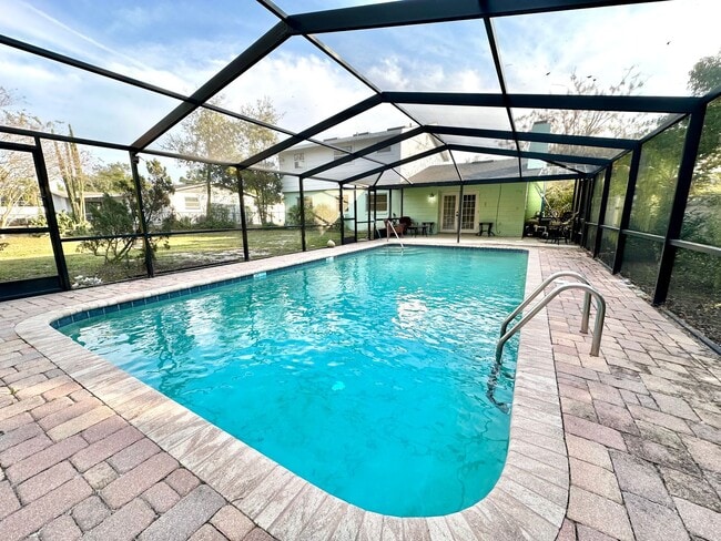 Building Photo - DeLand POOL-home: 4Bedrooms/2Baths - Perfect for family living!