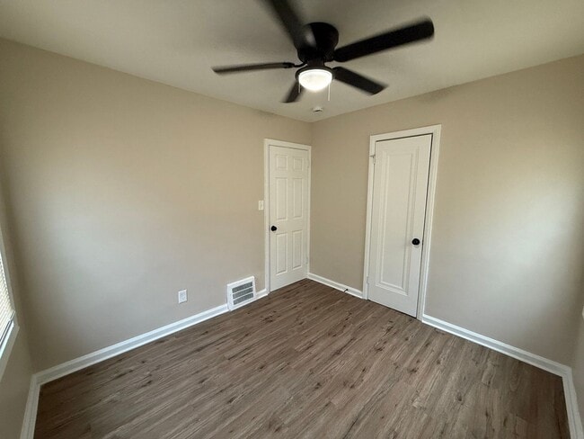 Building Photo - Renovated 3-Bedroom Home – We Welcome Sect...