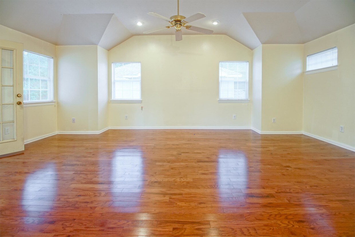 1233 Lovett St, Tomball, TX 77375 Townhome Rentals in Tomball TX