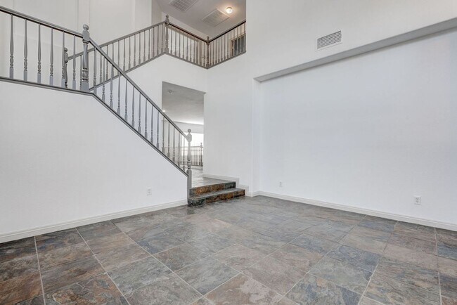 Building Photo - 9931 Rockside Ave