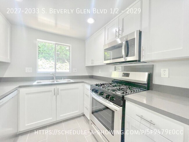 Foto del edificio - 2027-2033 S. Beverly Glen Blvd 1/2-2029