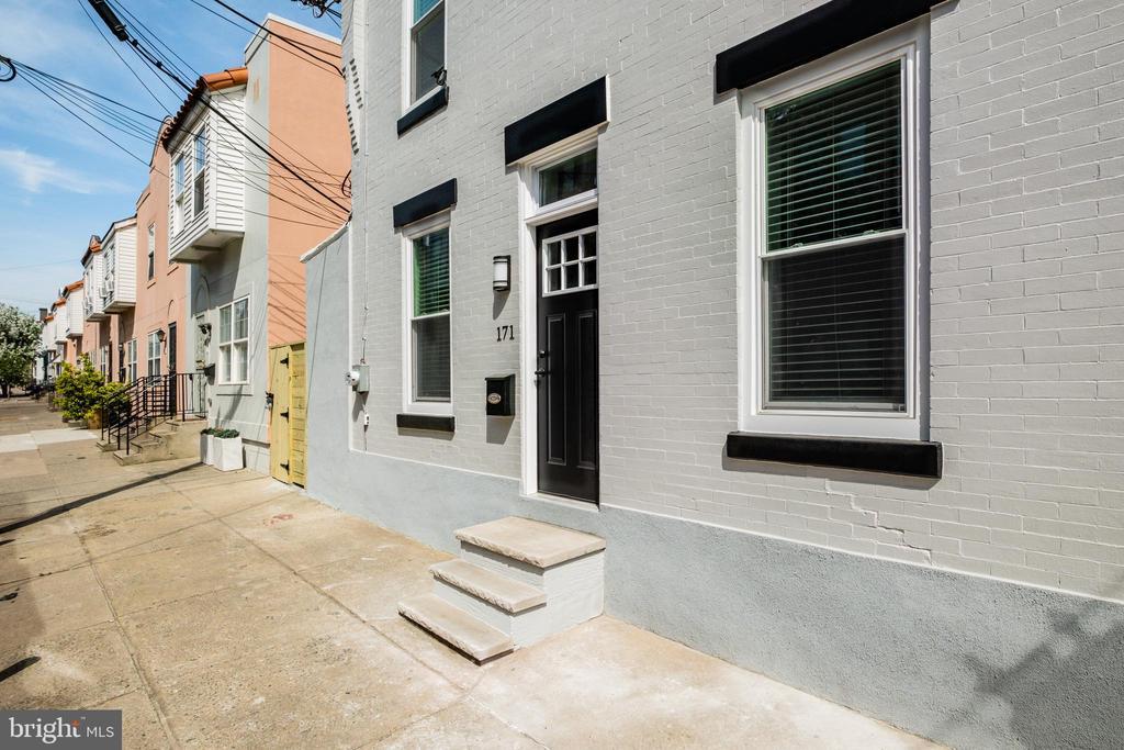 Primary Photo - 171 W Palmer St
