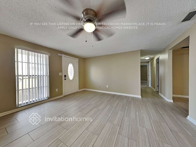 Foto del edificio - 8261 Greenleaf Cir