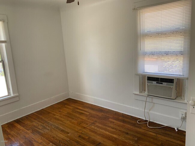 Foto del edificio - 1246 E 10th St