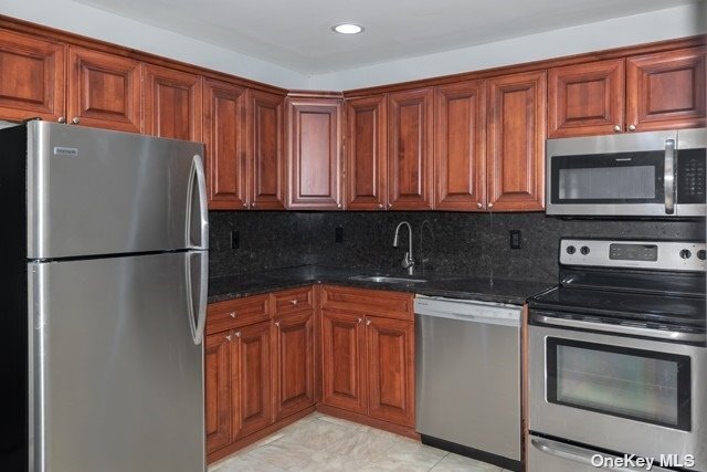 Foto del edificio - 385 Great East Neck Rd