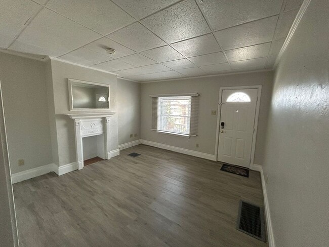 Photo - Newly Renovated 2 Bedroom 1.5 Bath in Dorm... House